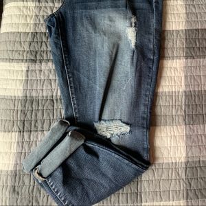 Medium Wash Destructed Jegging
